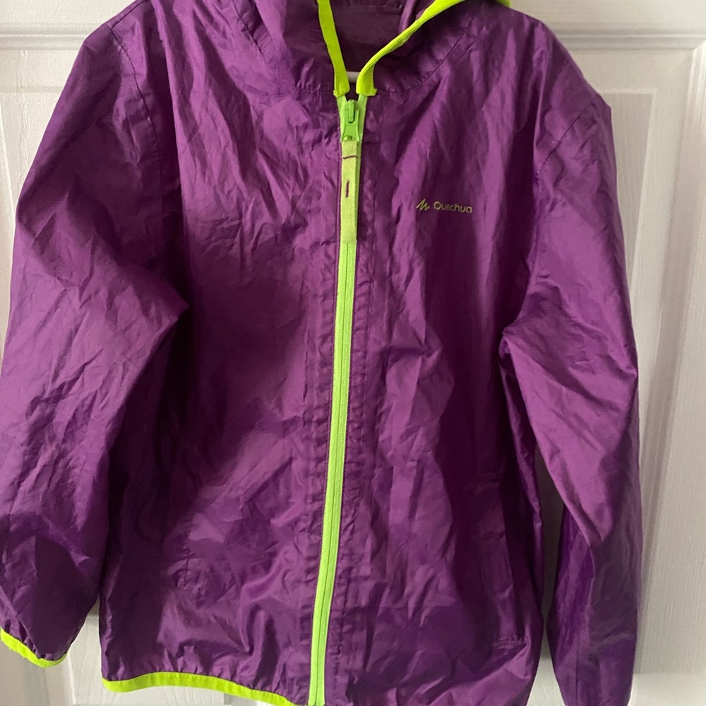 QUECHUA Kids girls sz 8 Windbreaker Raincoat
Purple